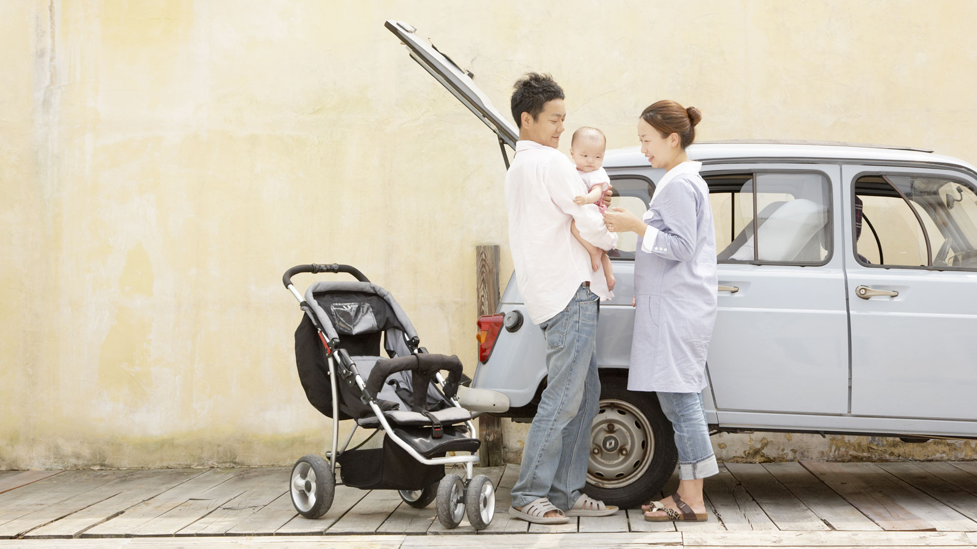 車でおでかけ家族