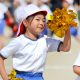 運動会で演技をする女の子